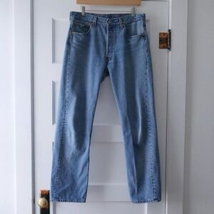 1990s Levi’s light‎ blue wash 501 jeans